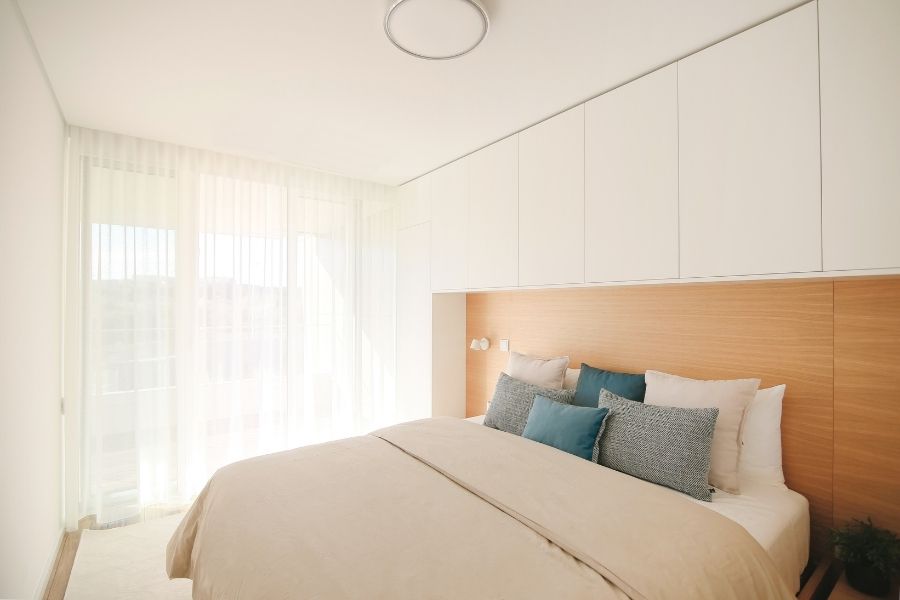 Smart Storage Bedroom projeto de quarto by casascomdesign
